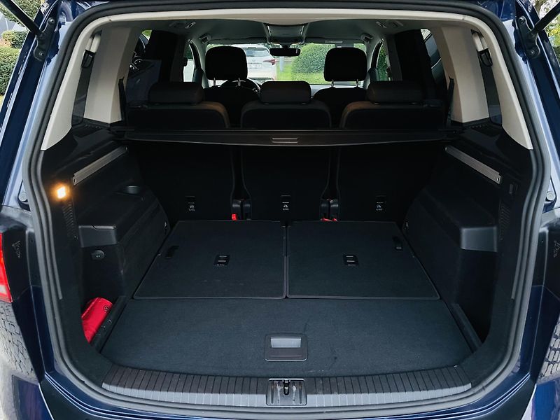 Volkswagen Touran 1.6TDI AUT SERVISKA 7MÍST LED  - fotka 20 z 42
