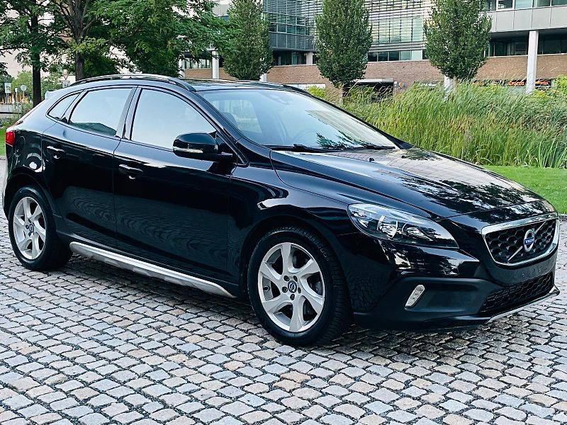 Volvo V40 2.0D3 MANUÁL CROSS SERVISKA  - fotka 9 z 43