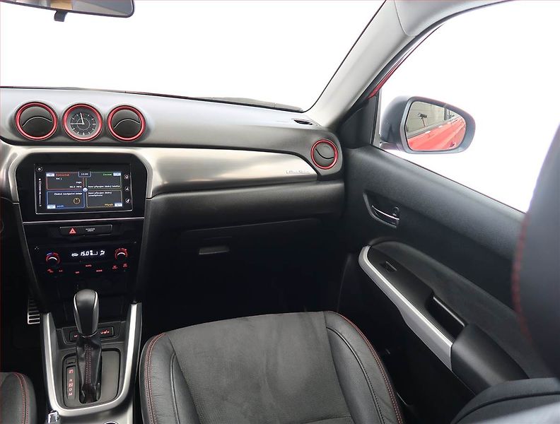 Suzuki Vitara (2015) Elegance 1.4 BoosterJet, 4X4 - fotka 8 z 23