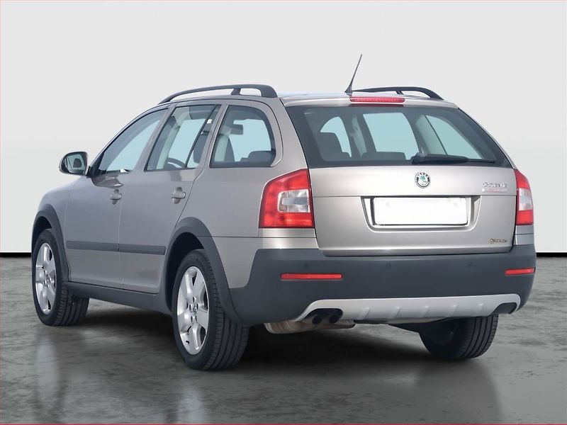 Škoda Octavia (2012) Scout 1.8 TSI, 4X4 - fotka 4 z 18