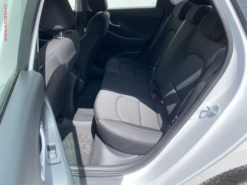 Hyundai i30 (2018) 1.0 TGDi, ČR, AC, tempo - fotka 10 z 18