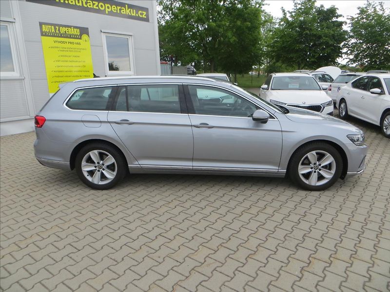 Volkswagen Passat 1,5 TSI 110kW DSG Elegance ČR - fotka 9 z 26