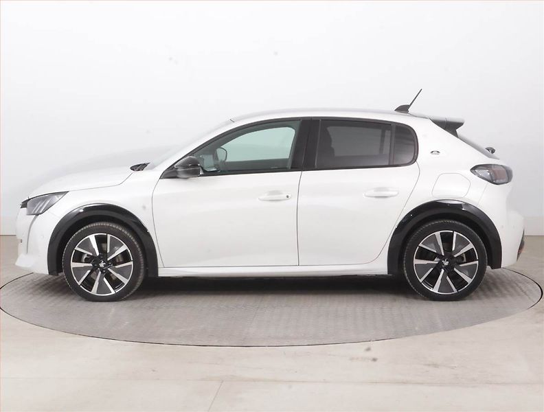 Peugeot 208 (2021) e-GT 50 kWh, SoH 86%, Automat - fotka 3 z 19