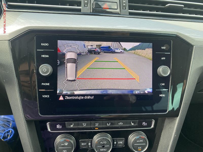 Volkswagen Passat (2019) 2.0 TDi, Business, DSG, LED - fotka 12 z 19