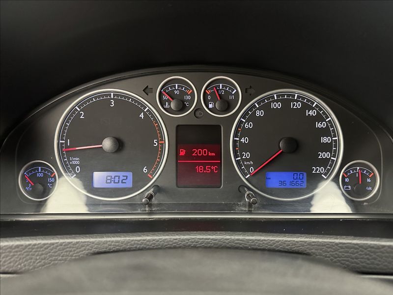 Volkswagen Multivan 2,5 4X4 DPH NZTOP EL.DVEŘE TZ - fotka 12 z 37