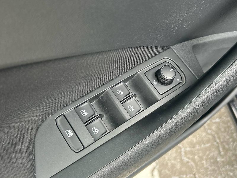 Škoda Scala (2021) 1.0 TSI Style - fotka 6 z 28
