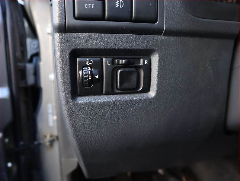 Suzuki Jimny (2006) 1.3 16V, 4X4, Vyhř. sedaček - fotka 15 z 15