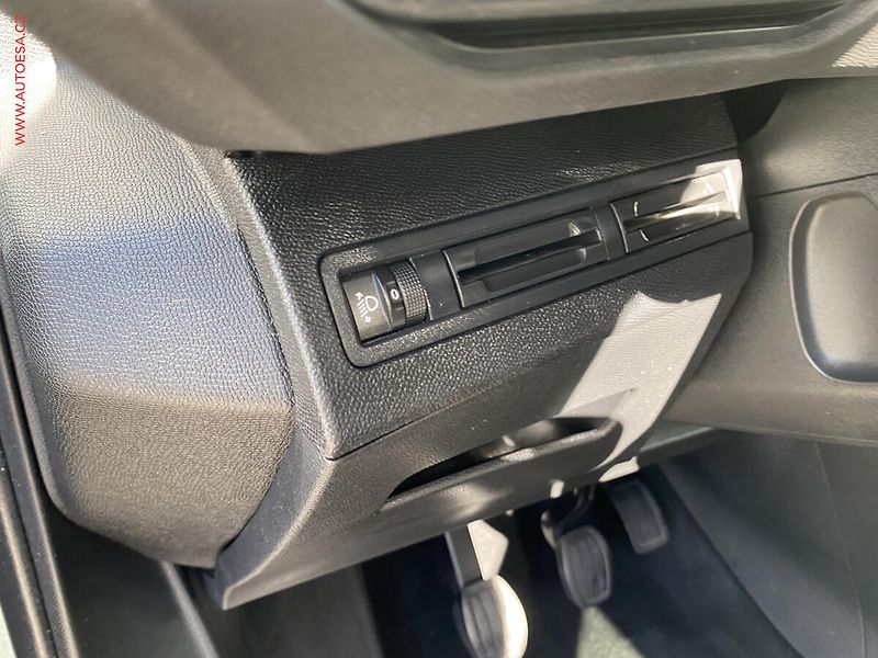 Peugeot 5008 (2018) 1.5 HDi 7míst, Allure, navi - fotka 18 z 19
