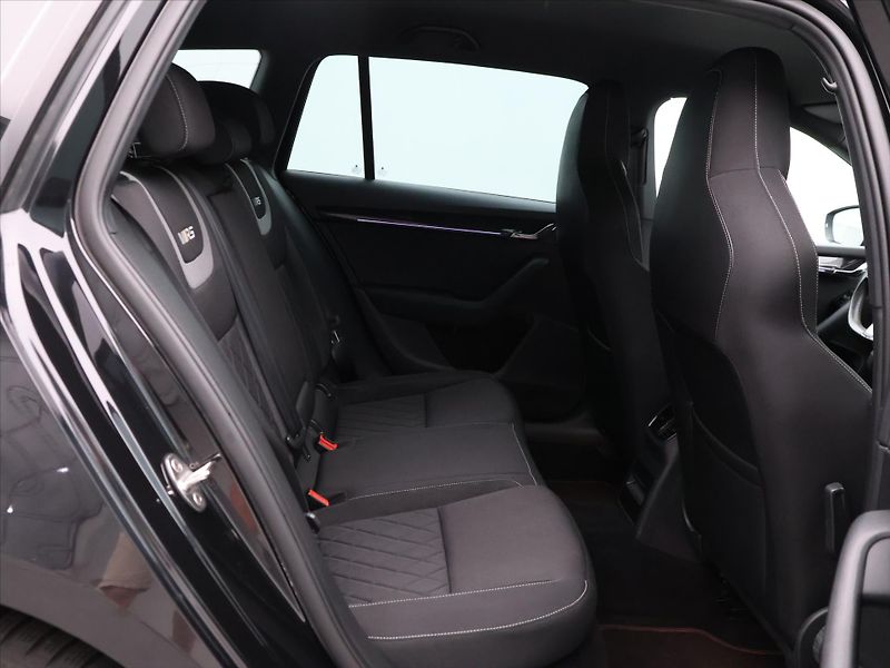 Škoda Octavia RS 2,0 TDI 135kW DSG LED 1.Maj - fotka 13 z 27