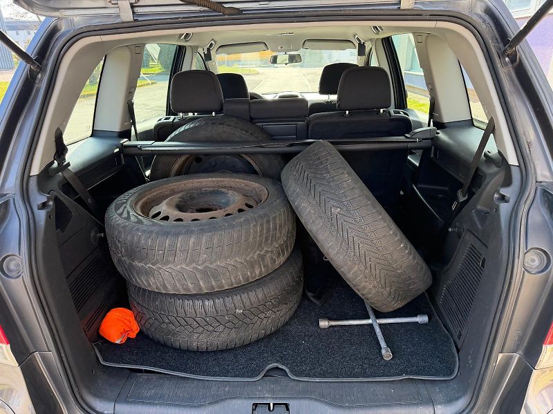 Opel Zafira 1,6 16V 7- místný + pneu  - fotka 14 z 24