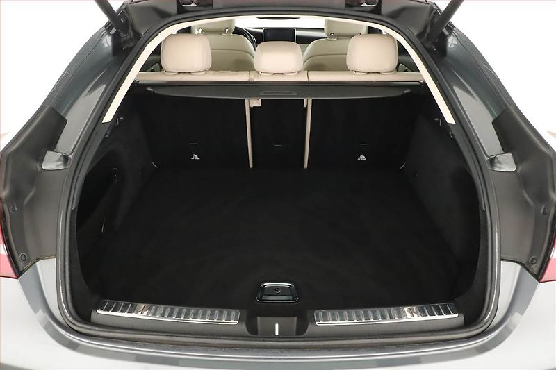 Mercedes-Benz GLC (2018) 300 - fotka 28 z 29