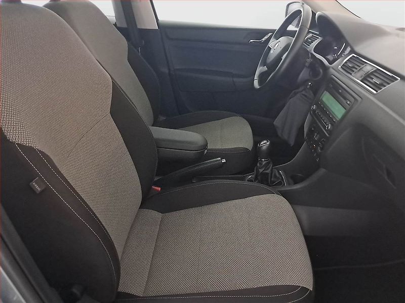 Škoda Rapid (2013) 1.2 TSI, Tempomat - fotka 9 z 15
