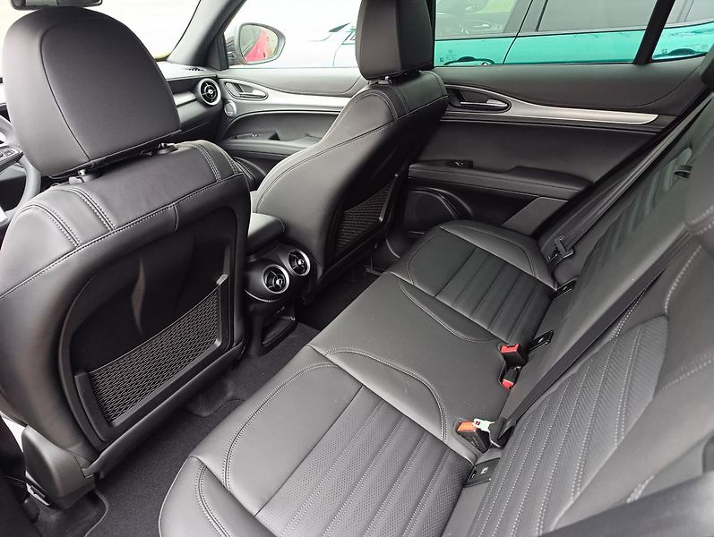 Alfa Romeo Stelvio Veloce 2,0 Turbo 280k AWD - fotka 26 z 32