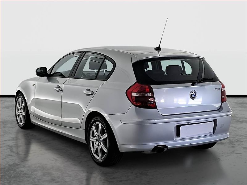 BMW Řada 1 (2010) 116i, Xenony - fotka 4 z 18