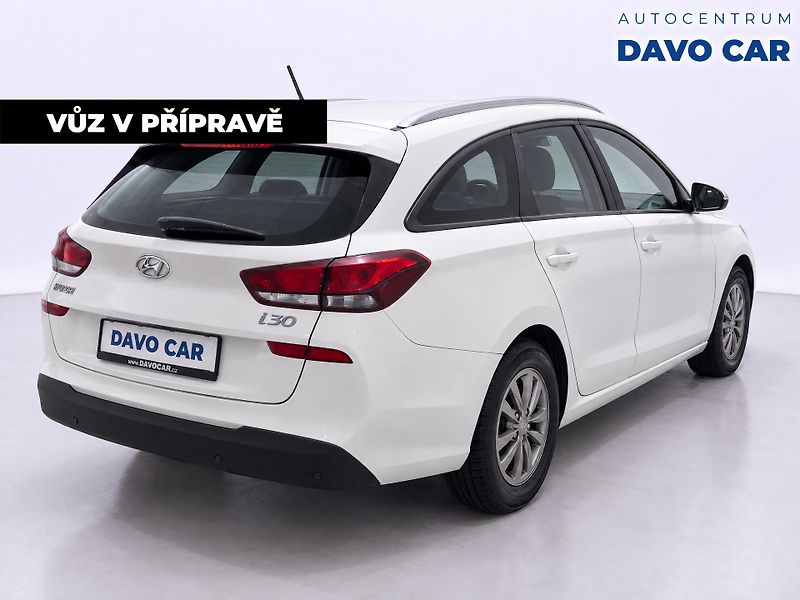 Hyundai i30 1,0 T-GDi 88kW CZ Trikolor - fotka 5 z 12