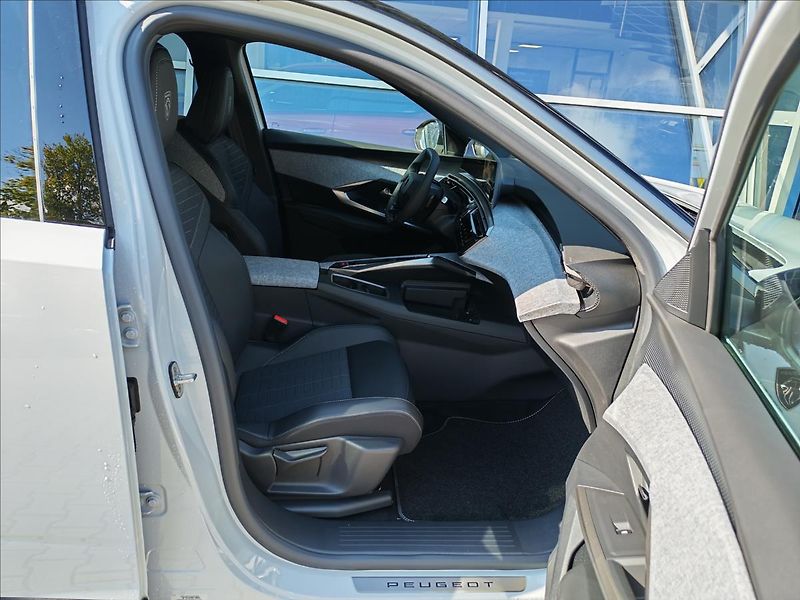 Peugeot 3008 1,2 3008 GT Hybrid 145 e-DCS6 - fotka 13 z 15