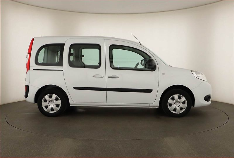 Renault Kangoo (2021) Zen 1.5 dCi, 5Míst, ČR, 1Maj - fotka 6 z 12