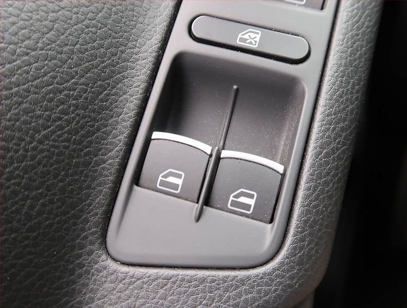 Volkswagen Tiguan (2012) Sport&Style 2.0 TSI, 4X4 - fotka 14 z 14