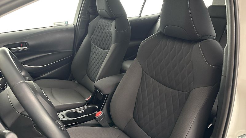 Toyota Corolla 1.8 Hybrid AUT Active Sedan - fotka 15 z 24