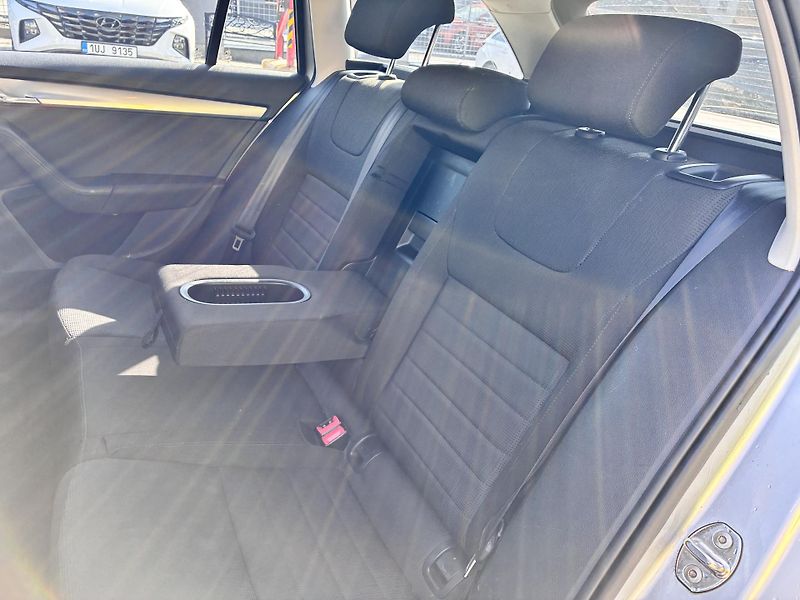 Škoda Octavia Kombi 1.6TDi 77kW 4x4 ELEGANCE - fotka 13 z 26