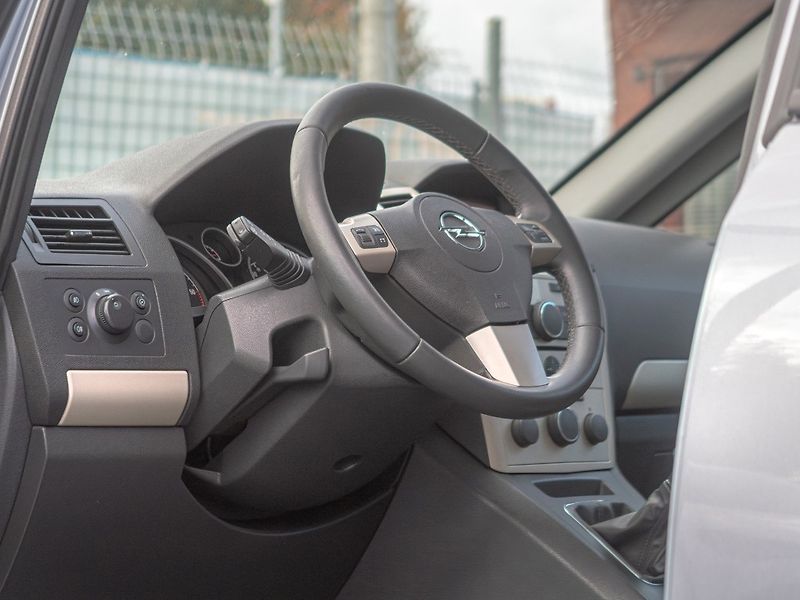Opel Zafira (2008) 1.9CDTi 88KW SPORT – 7 sedadel - fotka 11 z 48