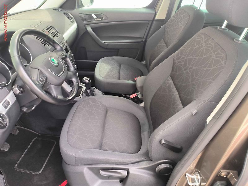 Škoda Yeti (2012) 1.2 TSi, Family, xenon - fotka 9 z 18