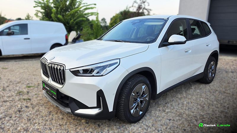 BMW iX1 (2023) xDrive30 - fotka 3 z 15