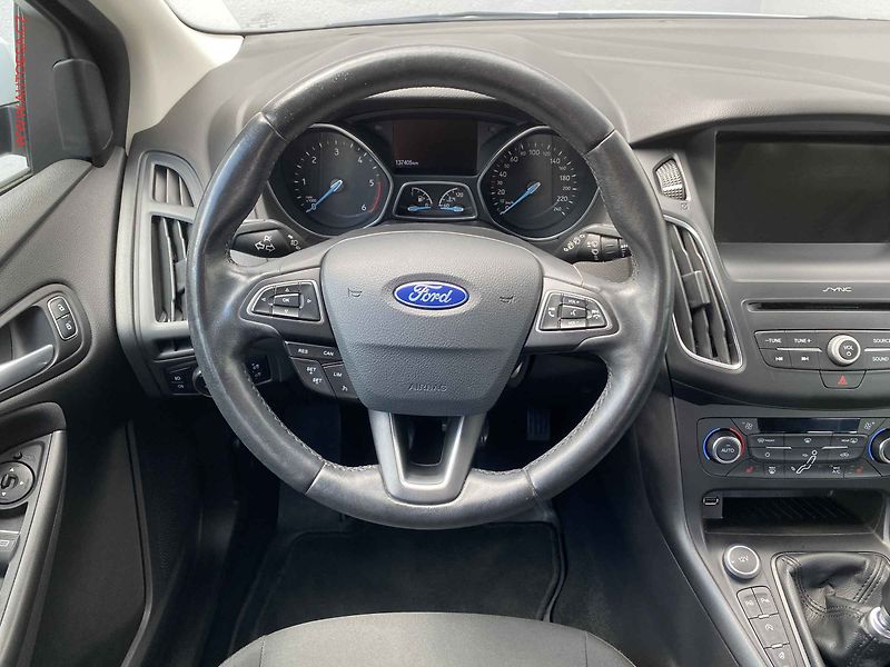Ford Focus (2018) 2.0TDCi, AC, navi, prak.asist - fotka 11 z 20