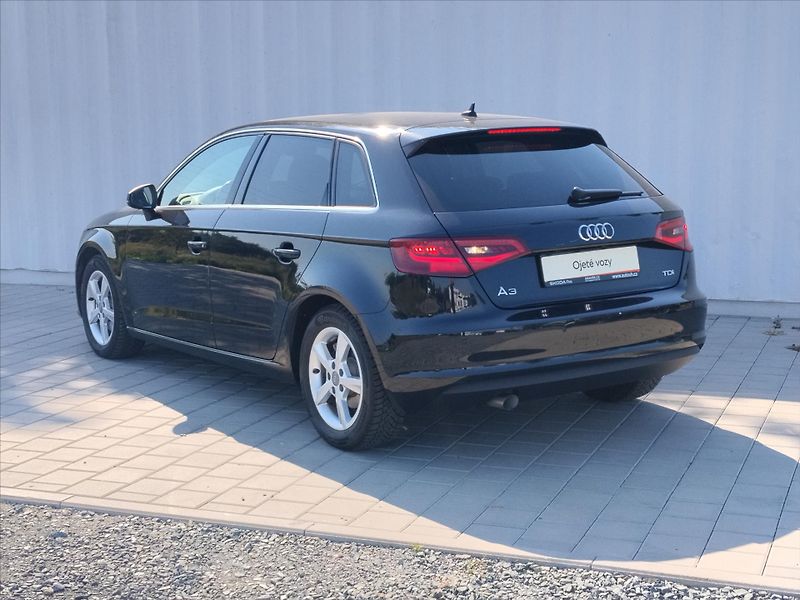 Audi A3 1,6   Sportback - fotka 25 z 32