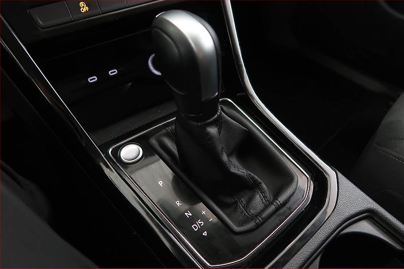 Volkswagen Touran (2023) 2.0 TDI - fotka 13 z 18