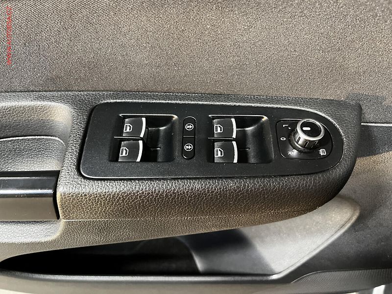 Seat Alhambra (2012) 2.0 TDi, DSG, panor, navi, TZ - fotka 12 z 16