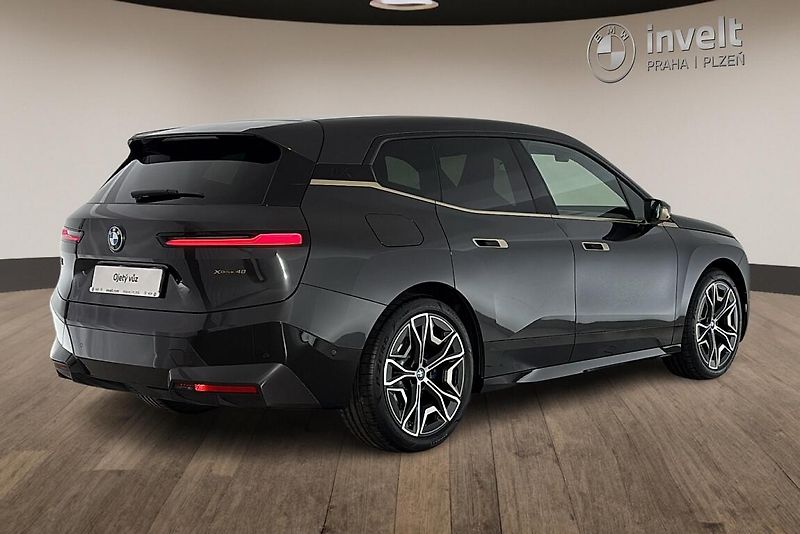 BMW iX xDrive40 - fotka 3 z 27
