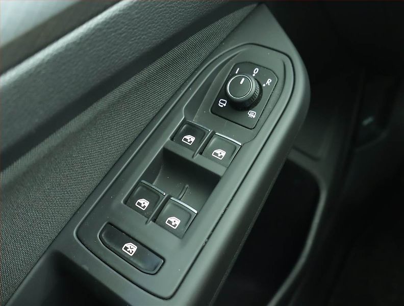 Volkswagen Golf (2023) Life 1.5 TSI, Navi, Tempomat - fotka 16 z 18