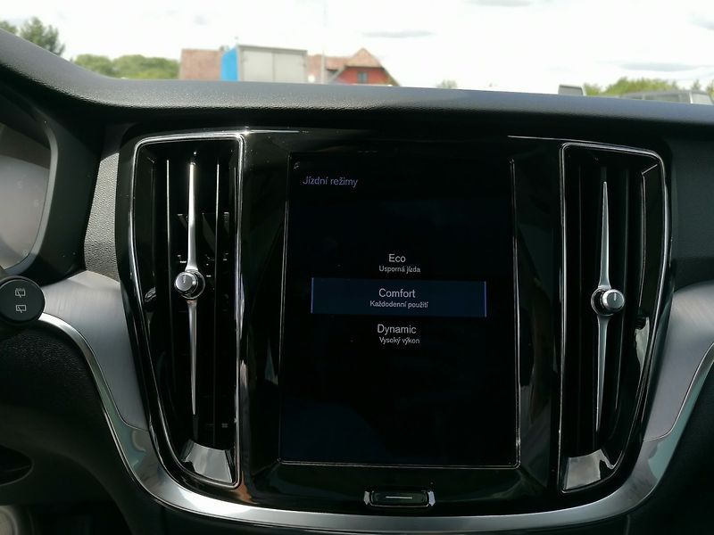 Volvo V60 (2021) 2.0 B3 MHEV A/T 120kW - fotka 16 z 36