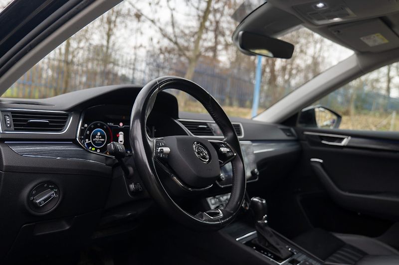 Škoda Superb TDI 110 kW Kůže Matrix Canton - fotka 11 z 38