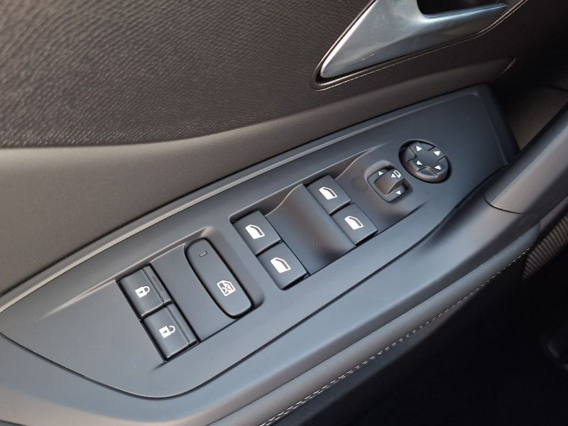 Peugeot 408 (2026) ALLURE Hybrid 145 e-DCS6 - fotka 15 z 16
