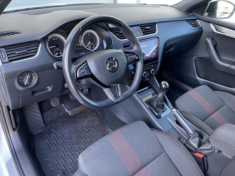 Škoda Octavia 2,0 TDI 110 kW Style - fotka 7 z 29