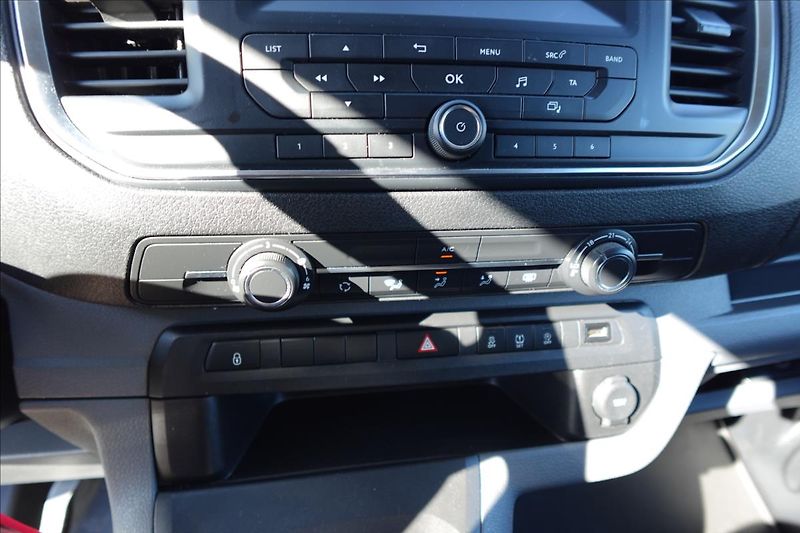Peugeot Expert 2,0 HDI  Traveller L3H1 8MÍST - fotka 34 z 36