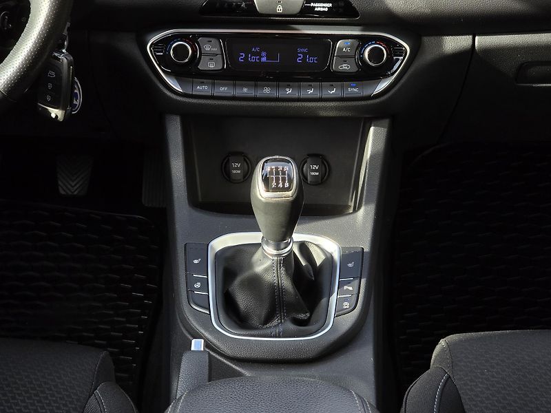 Hyundai i30 (2019) 1,4 TGDI 103kW STYLE NAV - fotka 14 z 15