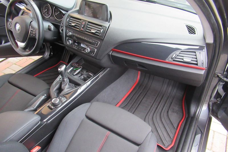 BMW Řada 1 116d 2.0D AUT. KLIMA XENONY - fotka 11 z 22