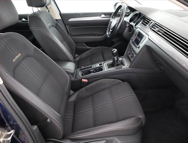 Volkswagen Passat (2017) Alltrack 2.0 TDI, 4X4, Kůže - fotka 7 z 14