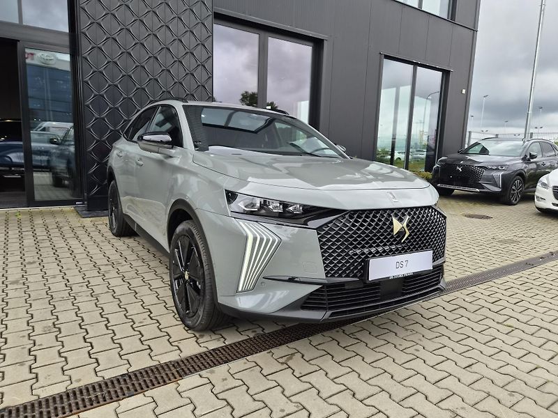 DS Automobiles DS7 (2026) PERFORMANCE LINE 1.5 BlueHDi - fotka 9 z 23