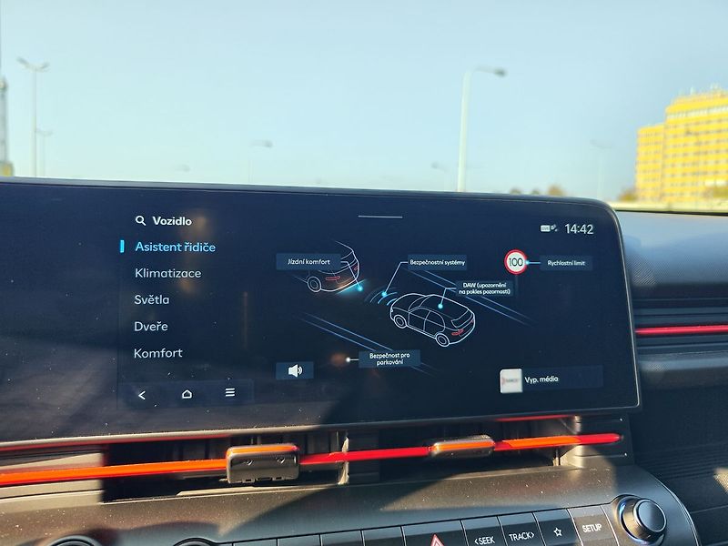 Hyundai Kona 1.6 T-GDI/145kW N-Line DCT - fotka 18 z 31