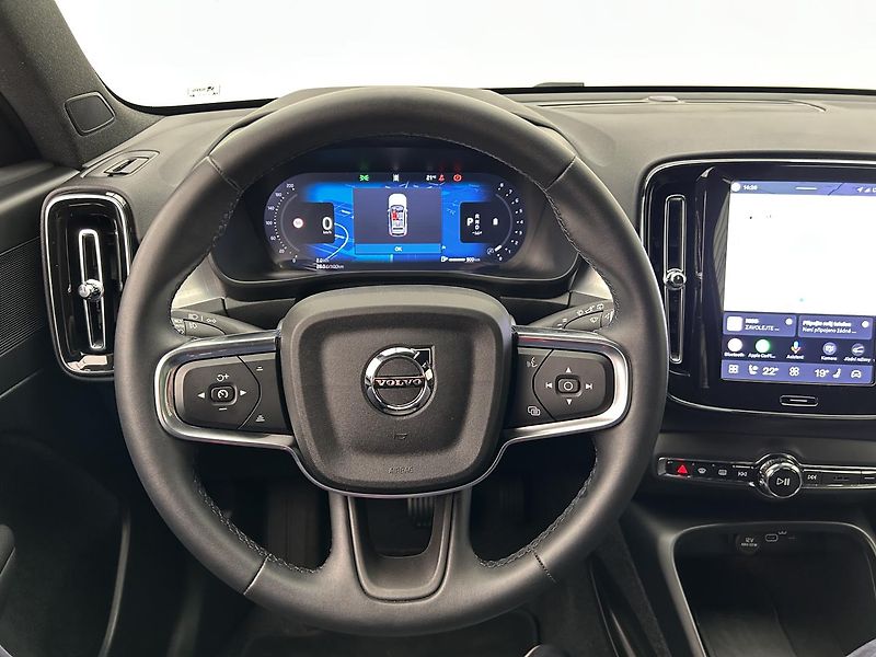 Volvo XC40 2.0  B3 CORE - fotka 17 z 27