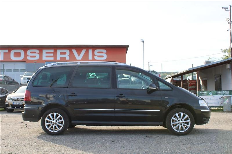 Volkswagen Sharan 1,9 TDi  TAŽNÉ,XENONY,7-MÍST - fotka 4 z 31