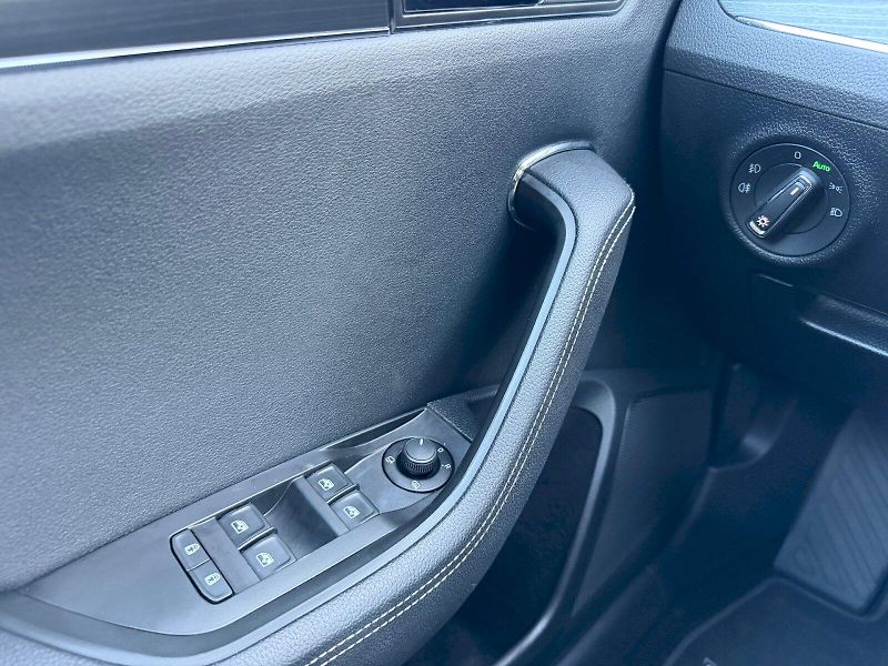 Škoda Superb (2023) 2.0 TDI 110kW DSG Style Plus M - fotka 11 z 35