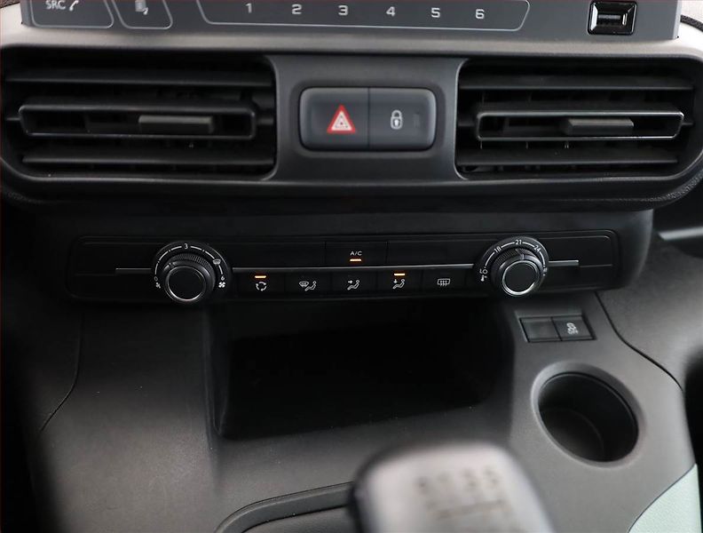 Citroën Berlingo (2019) Live 1.2 PureTech, 5Míst, ČR - fotka 9 z 16