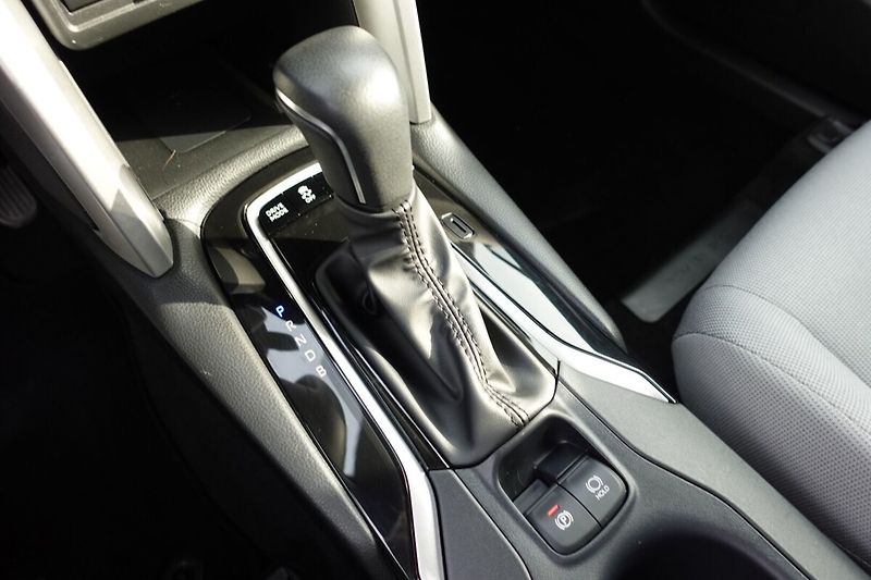 Toyota Corolla Cross 1,8 HEV Comfort Tech FWD - fotka 21 z 33