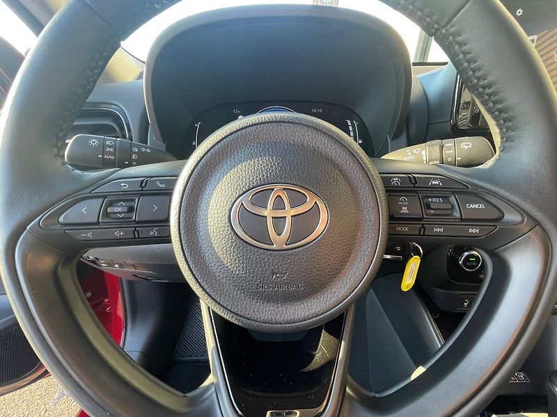Toyota Yaris 1.5 Hybrid 116k automat Style - fotka 23 z 28