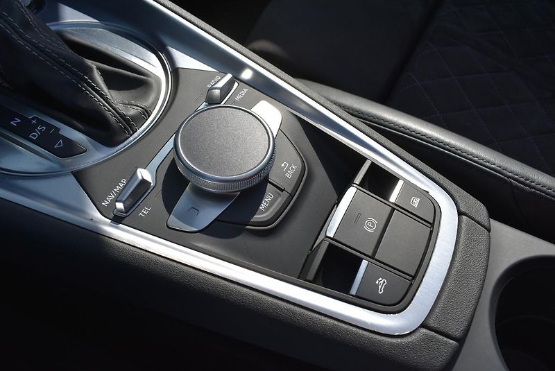 Audi TT 1.8TFSI S-Line Cabrio,B&O - fotka 36 z 50